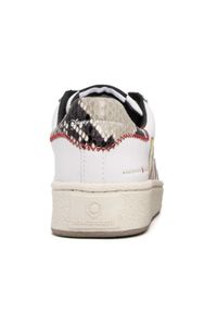 MOA Concept - MOA CONCEPT - Białe sneakersy z wężową zapiętką. Kolor: biały. Wzór: napisy #6