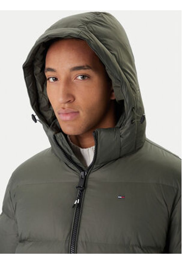 Tommy Jeans Kurtka puchowa Essential DM0DM19786 Zielony Regular Fit. Kolor: zielony. Materiał: syntetyk