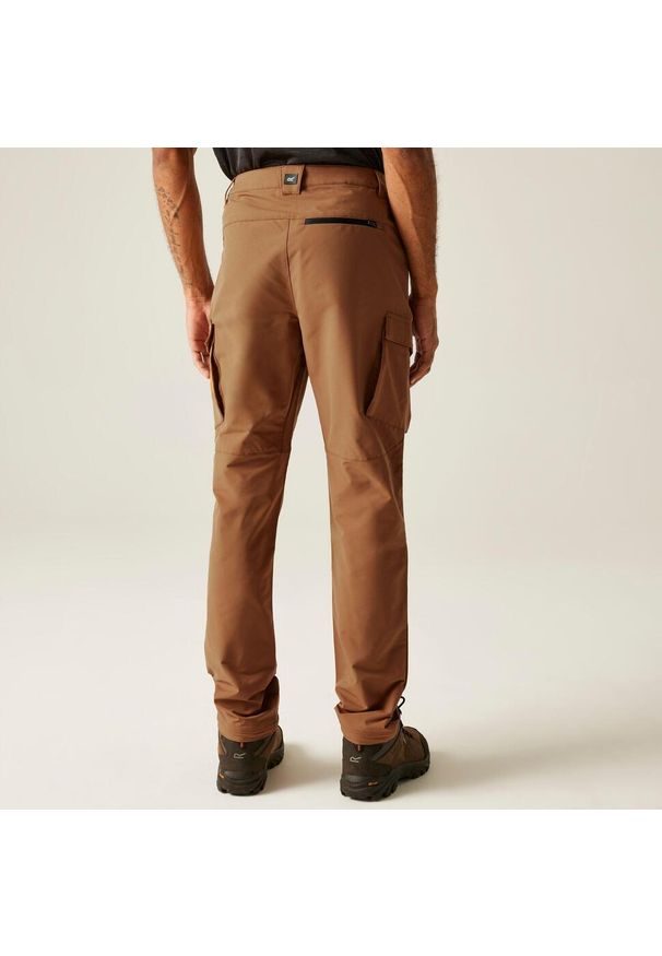 Regatta - Spodnie męskie cargo Questra. Kolor: brązowy. Sezon: lato. Sport: turystyka piesza