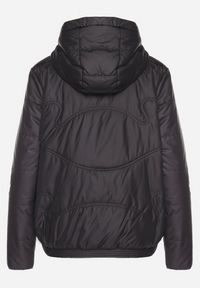 Born2be - Czarna Casualowa Kurtka z Kapturem i Ozdobnymi Sznurkami Evialinae. Okazja: na co dzień. Typ kołnierza: kaptur. Kolor: czarny. Materiał: jeans, poliester. Styl: casual #4