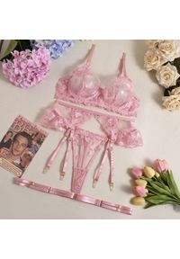 Intica - Komplet bielizny koronkowej z haftem na romantyczne wieczory Cristen. Kolor: różowy. Materiał: koronka. Wzór: haft