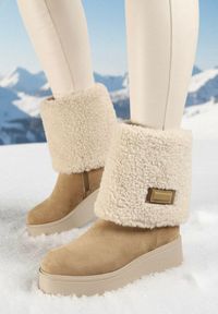 Born2be - Beżowe Botki na Koturnie z Wywijaną Cholewką i Barankiem Irilaura. Okazja: na co dzień. Kolor: beżowy. Materiał: wełna, jeans. Szerokość cholewki: normalna. Obcas: na koturnie. Styl: wizytowy, casual, elegancki #1