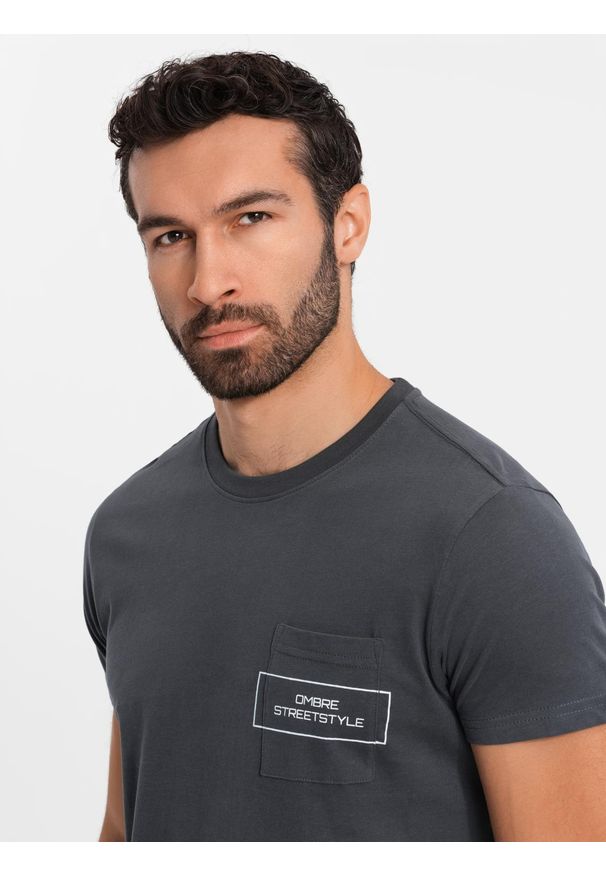 Ombre Clothing - Bawełniany męski t-shirt z nadrukiem na kieszonce Ombre Streetstyle – czarny V1 OM-TSCT-0108 - L. Okazja: na co dzień. Kolor: czarny. Materiał: bawełna. Wzór: nadruk. Styl: klasyczny, elegancki, casual