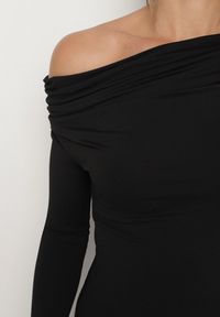 Born2be - Czarna Bluzka Vices o Asymetrycznym Kroju z Długimi Rękawami Kovrra. Okazja: na co dzień. Kolor: czarny. Materiał: jeans. Długość rękawa: długi rękaw. Długość: długie. Styl: casual #5