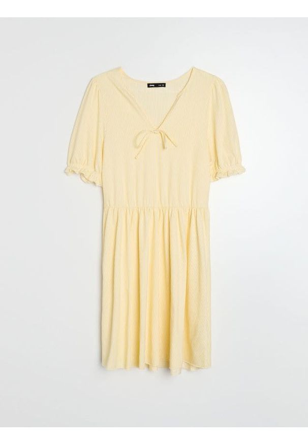 Sinsay - Sukienka mini z bufiastym rękawem w paski - żółty. Kolor: żółty. Wzór: paski. Długość: mini