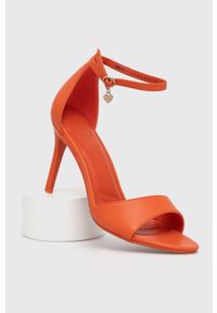 MEXX - Mexx sandały Leyla kolor pomarańczowy MXTY017501W. Zapięcie: klamry. Kolor: pomarańczowy. Materiał: skóra, materiał. Wzór: gładki. Obcas: na obcasie. Wysokość obcasa: średni #4