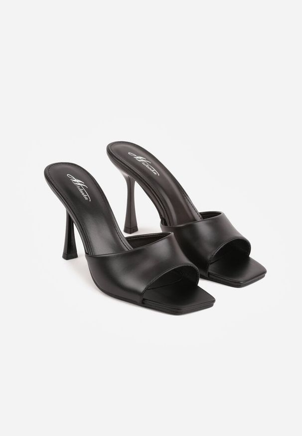 Renee - Czarne Klapki na Szpilce Ozdobione Kwadratowym Noskiem Eudanassa. Okazja: na wesele, na co dzień, na ślub cywilny. Kolor: czarny. Materiał: jeans. Wzór: aplikacja. Sezon: lato. Obcas: na szpilce. Styl: casual