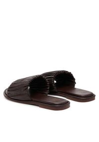 Bronx Klapki Delan-Y 85046-D Brązowy. Kolor: brązowy. Materiał: skóra