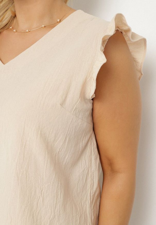 Born2be - Beżowa Bluzka z Bawełny Ozdobiona Falbankami Wivienne. Okazja: na co dzień. Typ kołnierza: kołnierz z falbankami. Kolekcja: plus size. Kolor: beżowy. Materiał: bawełna. Wzór: aplikacja. Styl: casual