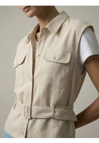 Sinsay - Koszula bez rękawów z wiskozą i domieszką lnu - beżowy. Kolor: beżowy. Materiał: wiskoza, len. Długość rękawa: bez rękawów #1