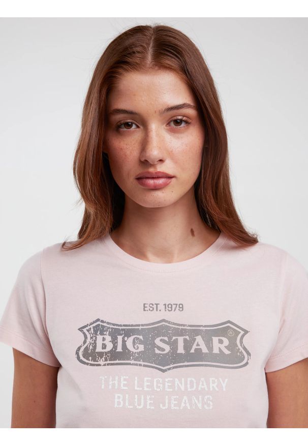 Big-Star - Koszulka damska z nadrukiem na piersi z kolekcji Authentic różowa Rissmelna 600. Kolor: różowy. Materiał: jeans, dzianina. Wzór: nadruk. Styl: retro, klasyczny
