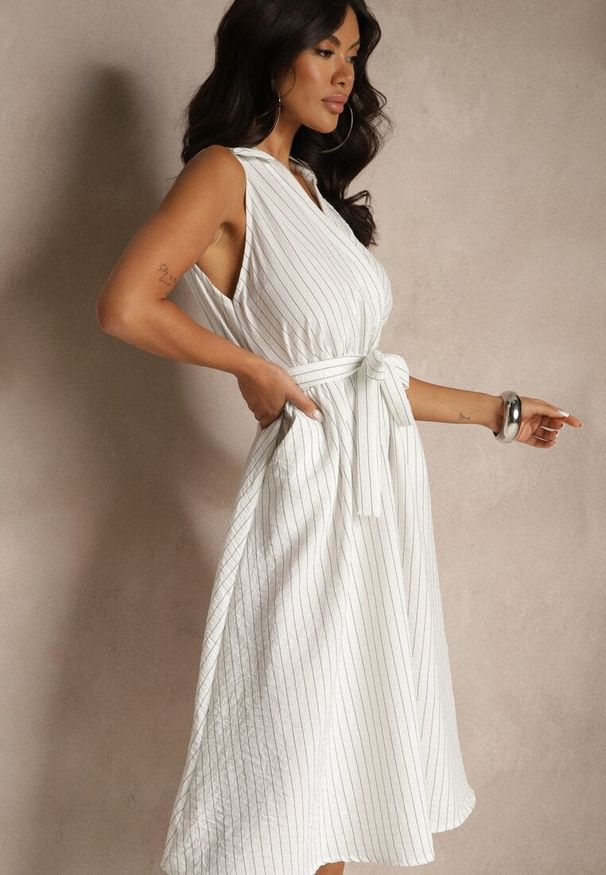Renee - Biała Koszulowa Sukienka Bez Rękawów z Wiązanym Paskiem Lideene. Okazja: na co dzień. Typ kołnierza: dekolt w serek. Kolor: biały. Długość rękawa: bez rękawów. Wzór: paski. Typ sukienki: koszulowe. Styl: casual, klasyczny, elegancki