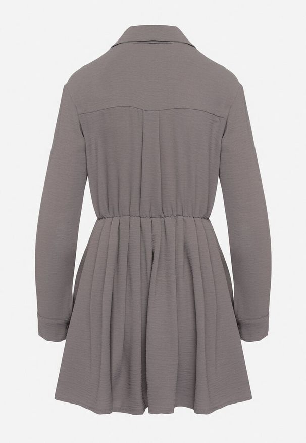 Born2be - Szara Asymetryczna Sukienka o Koszulowym Kroju z Gumką w Talii Elodina. Kolor: szary. Długość rękawa: długi rękaw. Typ sukienki: koszulowe, asymetryczne. Styl: sportowy, elegancki