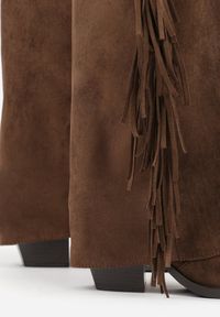 Born2be - Brązowe Kozaki Kowbojki na Obcasie z Wywiniętą Cholewką z Frędzlami Monasatia. Okazja: do pracy. Kolor: brązowy. Materiał: dzianina, jeans. Szerokość cholewki: normalna. Wzór: aplikacja. Obcas: na obcasie. Styl: klasyczny, elegancki. Wysokość obcasa: średni #6