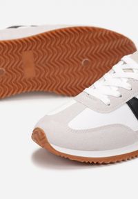 Born2be - Białe Sneakersy Ledrea. Okazja: na co dzień. Kolor: biały. Materiał: jeans, materiał, guma. Szerokość cholewki: normalna. Wzór: gładki. Obcas: na płaskiej podeszwie #3