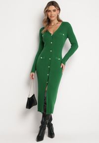 Born2be - Ciemnozielona Sweterkowa Sukienka Midi z Trójkątnym Dekoltem Rosenna. Kolor: zielony. Materiał: tkanina, dzianina. Styl: klasyczny. Długość: midi #1
