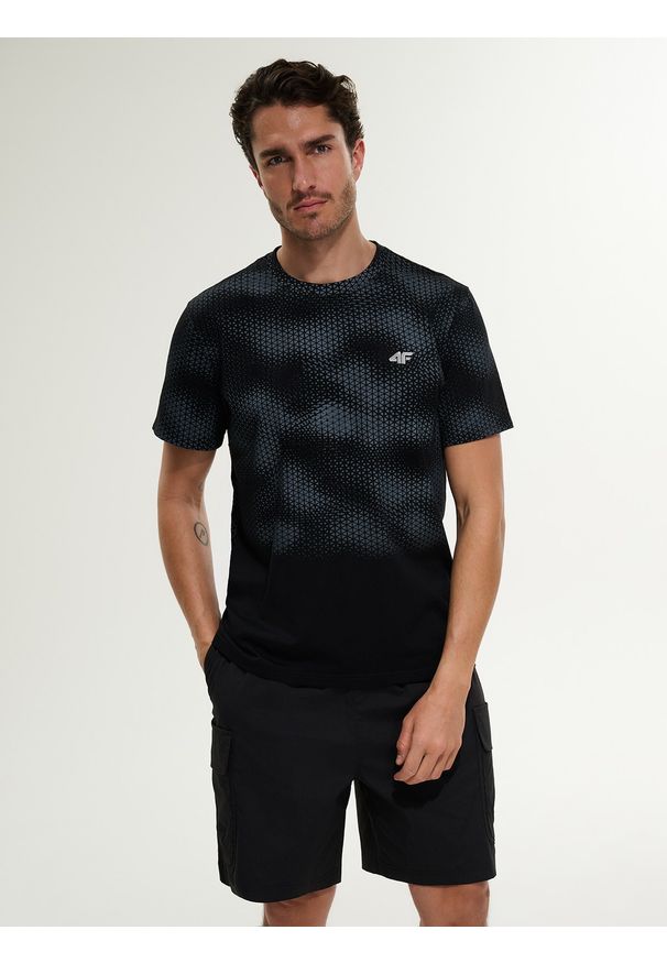 4f - 4F T-shirt regular z nadrukiem męski - czarny XL. Okazja: na co dzień. Kolor: czarny. Materiał: jeans, dresówka, bawełna, dzianina. Wzór: nadruk. Styl: casual, klasyczny