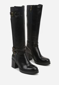 Renee - Czarne Kozaki na Słupkowym Obcasie ze Sprzączkami i Elastycznym Panelem Unazza. Zapięcie: sprzączka. Kolor: czarny. Materiał: jeans, wełna. Obcas: na obcasie. Styl: klasyczny. Wysokość obcasa: średni #5