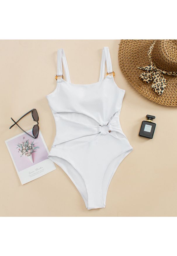 Intica - Strój kąpielowy jednoczęściowy z nowoczesnymi wycięciami Alicia. Kolor: biały. Materiał: materiał