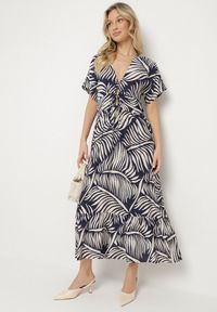 Born2be - Niebieska Sukienka Wiskozowa Rozkloszowana w Liściasty Print Draledia. Typ kołnierza: dekolt w serek. Kolor: niebieski. Materiał: wiskoza. Długość rękawa: krótki rękaw. Wzór: nadruk. Typ sukienki: rozkloszowane #6