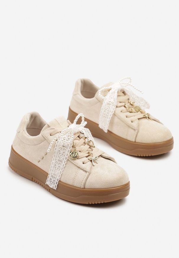 Born2be - Beżowe Sneakersy na Grubej Podeszwie z Ozdobnymi Kokardkami Divelia. Okazja: na co dzień. Kolor: beżowy. Materiał: jeans. Wzór: aplikacja. Sezon: lato