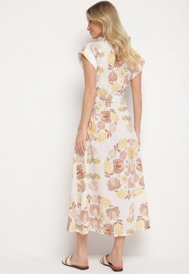 Born2be - Żółta Sukienka z Wiskozą o Koszulowym Kroju z Paskiem z Klamrą Nitasiela. Okazja: na co dzień. Typ kołnierza: dekolt w kształcie V. Kolor: żółty. Materiał: wiskoza. Długość rękawa: krótki rękaw. Typ sukienki: koszulowe. Styl: casual, klasyczny