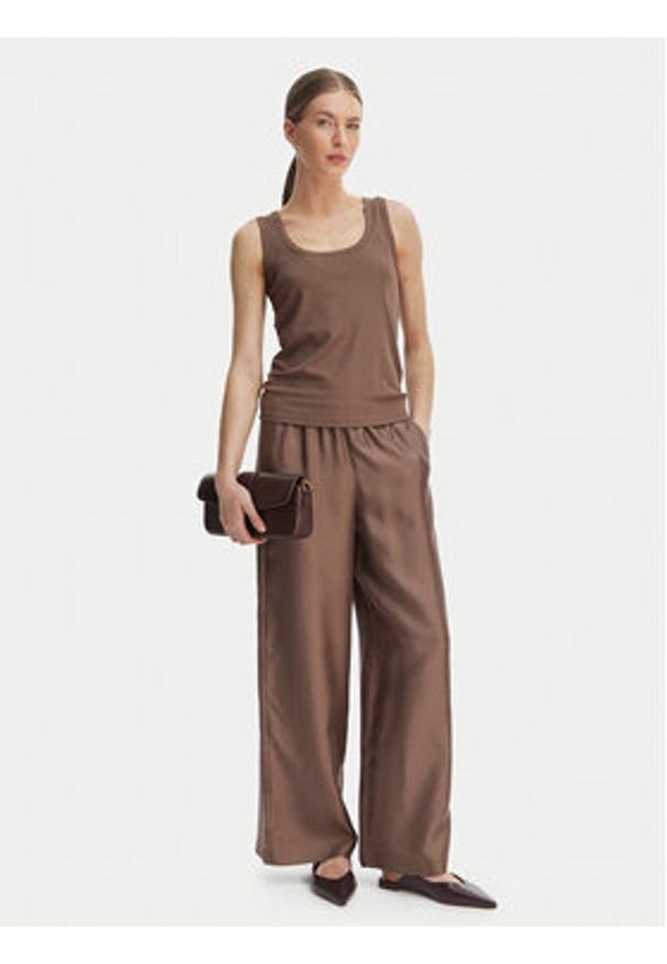 Marella Spodnie materiałowe Quiz 2613131105 Brązowy Relaxed Fit. Kolor: brązowy. Materiał: jedwab