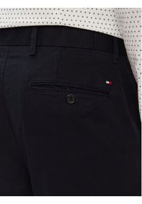 TOMMY HILFIGER - Tommy Hilfiger Chinosy Denton MW0MW25964 Granatowy Straight Fit. Kolor: niebieski. Materiał: bawełna #5