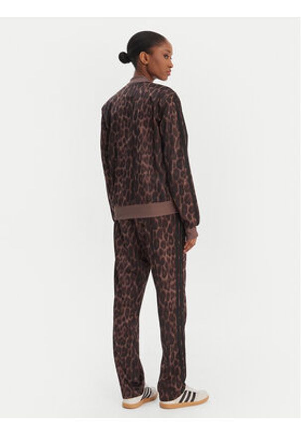 Adidas - adidas Dres Essentials 3-Stripes Animal JZ0927 Brązowy Regular Fit. Kolor: brązowy. Materiał: syntetyk