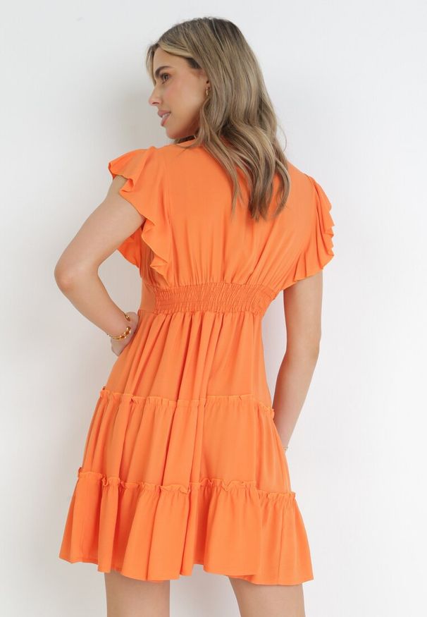 Born2be - Pomarańczowa Gładka Sukienka Mini Taliowana z Falbankami Wokół Ramion Zynnas. Typ kołnierza: kołnierz z falbankami. Kolor: pomarańczowy. Wzór: gładki. Sezon: lato. Długość: mini