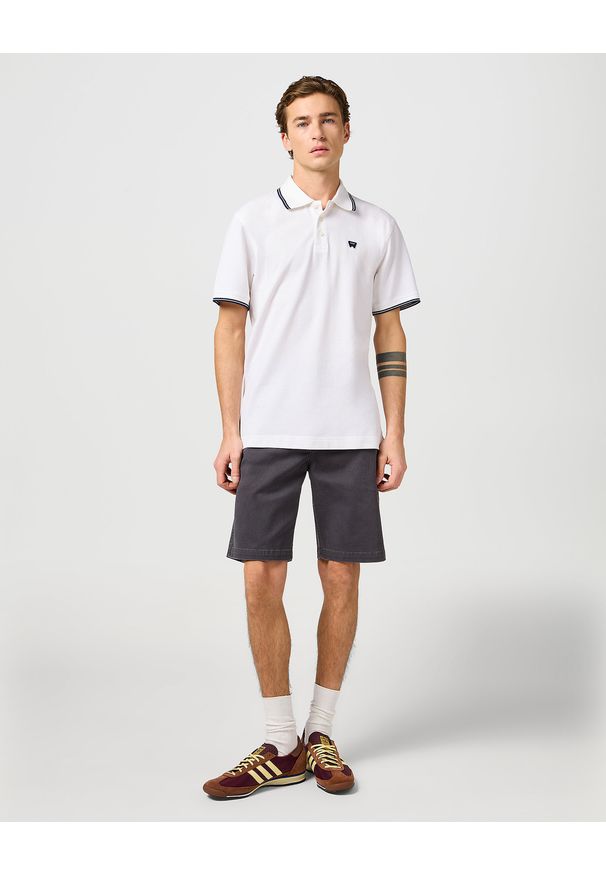Wrangler - MESKIE SPODENKI WRANGLER CJ CHINO SHORTS FADED BLACK 112362922. Okazja: na spacer, na co dzień. Materiał: jeans, materiał, skóra, bawełna, elastan. Długość: do kolan. Sezon: lato. Styl: elegancki, casual, klasyczny