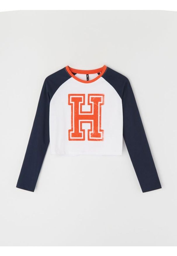 Sinsay - Crop top z długim rękawem raglanowym i nadrukiem - granatowy. Kolor: niebieski. Długość rękawa: długi rękaw. Długość: długie. Wzór: nadruk