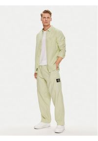 Calvin Klein Jeans Spodnie materiałowe J30J325126 Zielony Regular Fit. Kolor: zielony. Materiał: bawełna