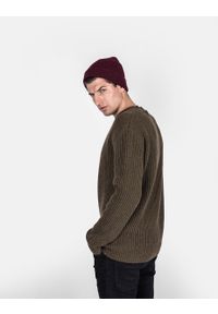 Les Hommes Sweter | LJK106-656U | Round Neck Sweater With Asymetric Zip | Mężczyzna | Khaki. Okazja: na co dzień. Kolor: brązowy. Materiał: wełna. Wzór: aplikacja. Styl: casual