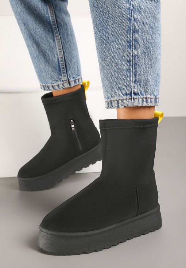 Born2be - Czarne Śniegowce na Płaskiej Podeszwie ze Skarpetową Cholewką Sevinae. Okazja: na co dzień. Kolor: czarny. Materiał: jeans. Szerokość cholewki: normalna. Sezon: zima, jesień. Obcas: na płaskiej podeszwie. Styl: casual