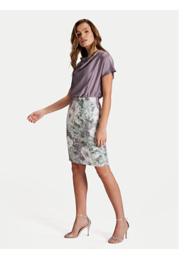 Swing Sukienka koktajlowa 5AH14400 Fioletowy Regular Fit. Kolor: fioletowy. Materiał: syntetyk. Styl: wizytowy