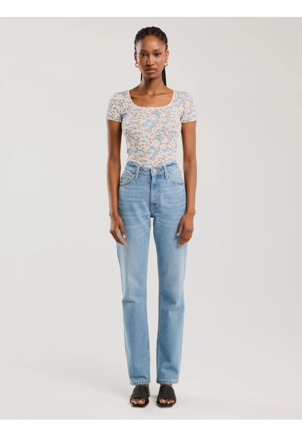 Big-Star - Koszulka damska slim z motywem kwiatowym Lamera 000. Typ kołnierza: kokarda. Kolor: wielokolorowy. Materiał: tkanina, prążkowany, żakard, jeans, koronka. Wzór: kwiaty. Styl: retro, klasyczny, elegancki, vintage