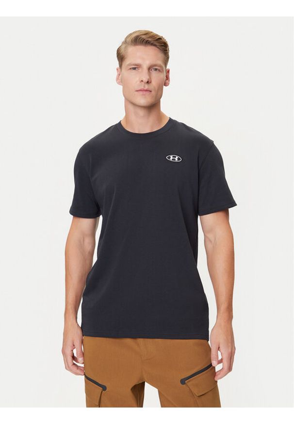 Under Armour T-Shirt Ua Hw Lc Patch Ss 1382902-001 Czarny Loose Fit. Kolor: czarny. Materiał: syntetyk