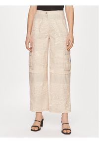 Calvin Klein Jeans Spodnie materiałowe J20J221071 Beżowy Relaxed Fit. Kolor: beżowy. Materiał: bawełna #1