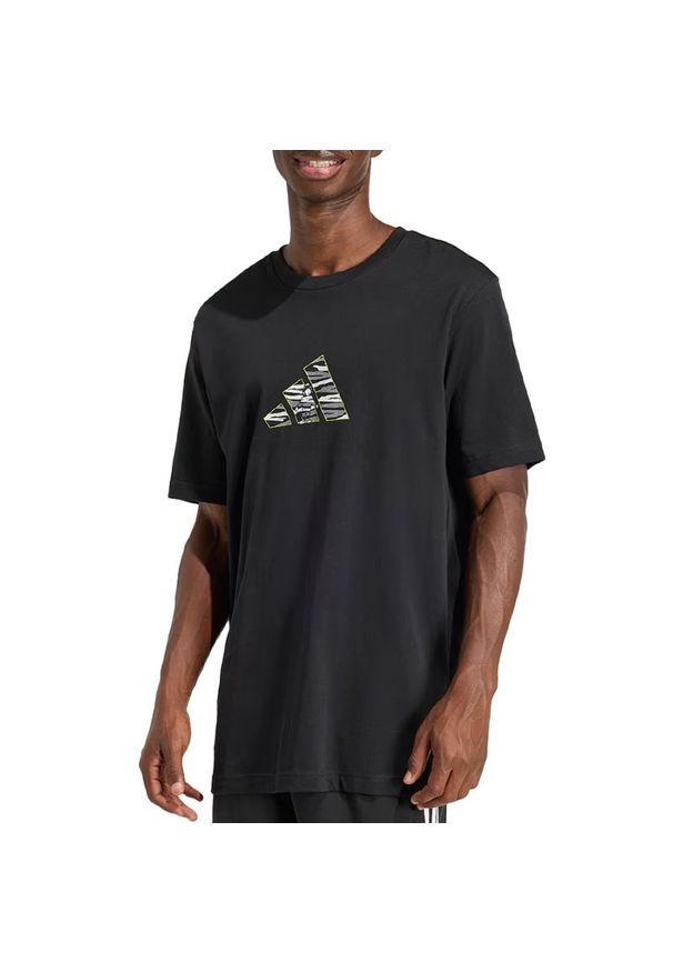 Adidas - Koszulka męska adidas Camo Expolorer Graphic JZ7500 - czarna. Kolor: czarny. Materiał: bawełna, dzianina. Długość rękawa: krótki rękaw. Długość: krótkie