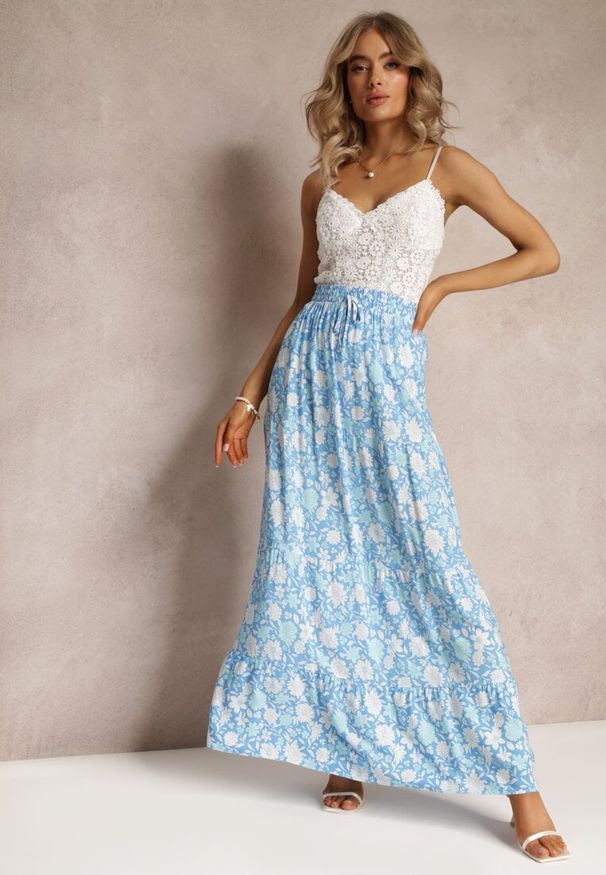 Renee - Niebieska Bawełniana Spódnica Maxi w Kwiaty Eile. Kolor: niebieski. Materiał: bawełna. Wzór: kwiaty