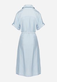 Born2be - Niebieska Wiskozowa Sukienka o Koszulowym Kroju z Paskiem Nelavyn. Okazja: na co dzień, do pracy. Kolor: niebieski. Materiał: wiskoza. Długość rękawa: krótki rękaw. Typ sukienki: koszulowe. Styl: casual, elegancki #6