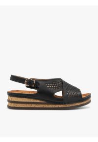 Ryłko - Czarne wycinane sandały damskie. Okazja: na co dzień. Zapięcie: sprzączka. Kolor: czarny. Materiał: skóra. Wzór: ażurowy. Sezon: lato. Obcas: na platformie. Styl: casual, street #1