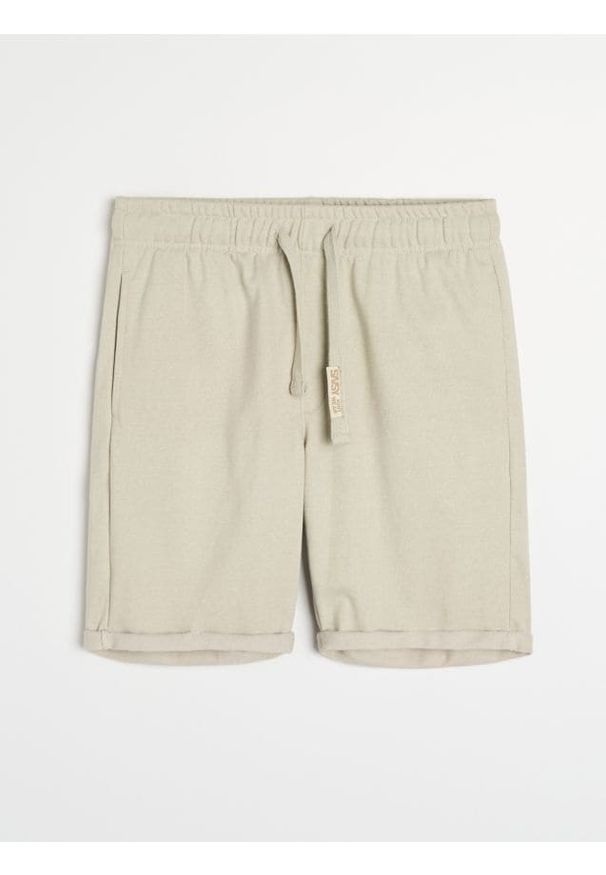 Sinsay - Szorty slim basic - beżowy. Kolor: beżowy