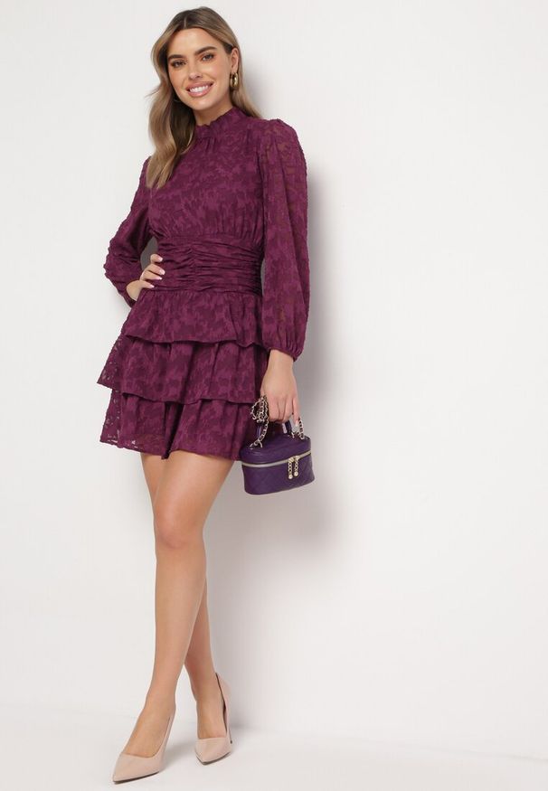 Born2be - Fioletowa Taliowana Sukienka Mini Koronkowa z Falbankami Ciluna. Okazja: na co dzień. Typ kołnierza: kołnierz z falbankami. Kolor: fioletowy. Materiał: koronka. Wzór: aplikacja. Styl: casual, klasyczny, elegancki. Długość: mini