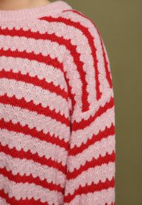 Born2be - Różowo-Czerwony Sweter Oversize z Wełną i Wiskozą o Luźnym Splocie w Paski Ternose. Okazja: na co dzień. Kolor: różowy. Materiał: wełna, wiskoza. Wzór: ze splotem, paski. Styl: klasyczny, casual #3