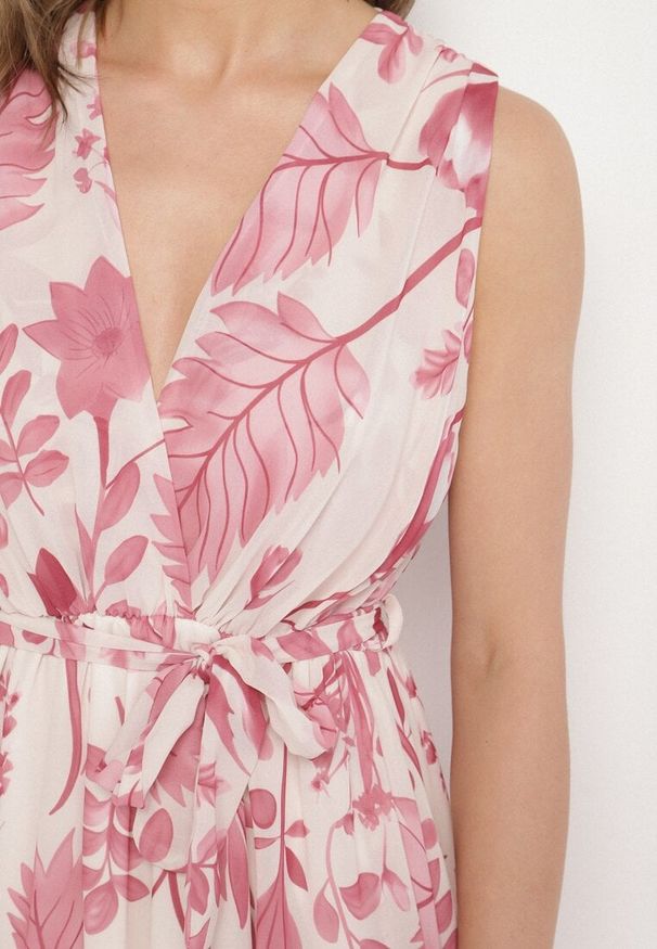 Born2be - Różowa Kopertowa Sukienka z Wiskozą z Wiązanym Paskiem Nativire. Okazja: na co dzień. Typ kołnierza: dekolt w serek. Kolor: różowy. Materiał: wiskoza. Typ sukienki: kopertowe. Styl: casual, elegancki, klasyczny