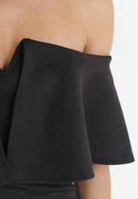 Born2be - Czarna Sukienka Mini Hiszpanka z Szeroką Falbaną Videla. Typ kołnierza: dekolt hiszpanka. Kolor: czarny. Długość rękawa: krótki rękaw. Wzór: aplikacja. Długość: mini #4