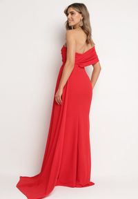 Born2be - Czerwona Dopasowana Sukienka Maxi z Ozdobnym Trenem Iralia. Kolor: czerwony. Typ sukienki: asymetryczne. Długość: maxi #2