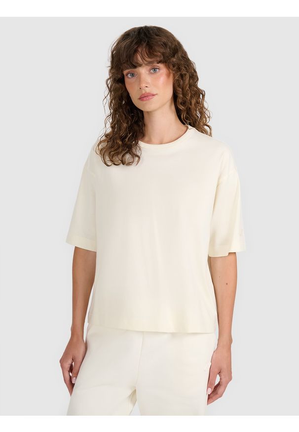 4f - 4F T-shirt oversize gładki damski - beżowy XL. Okazja: na co dzień. Kolor: beżowy. Materiał: jersey, bawełna. Długość rękawa: krótki rękaw. Długość: krótkie. Wzór: gładki. Styl: klasyczny, sportowy, casual